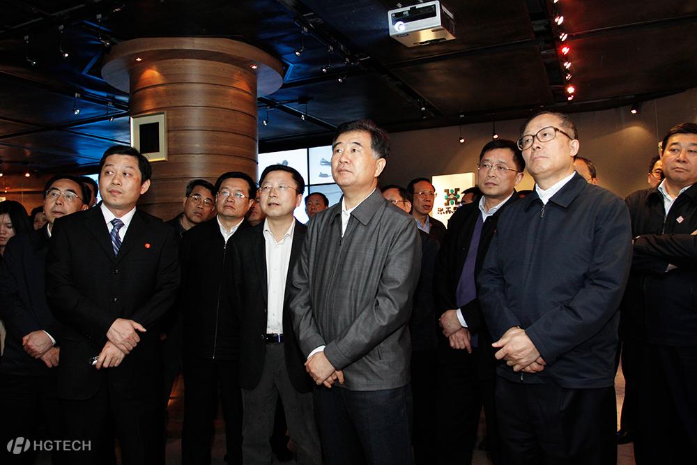 11、2012年4月9日 现任天下政协主席汪洋率团考察55世纪科技.jpg